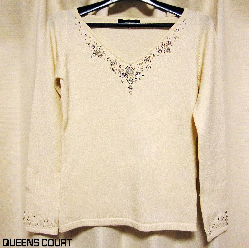 クイーンズコート/ハート型 ビジュー パール Ｖネック ニット キナリ M QUEENS COURT_画像2