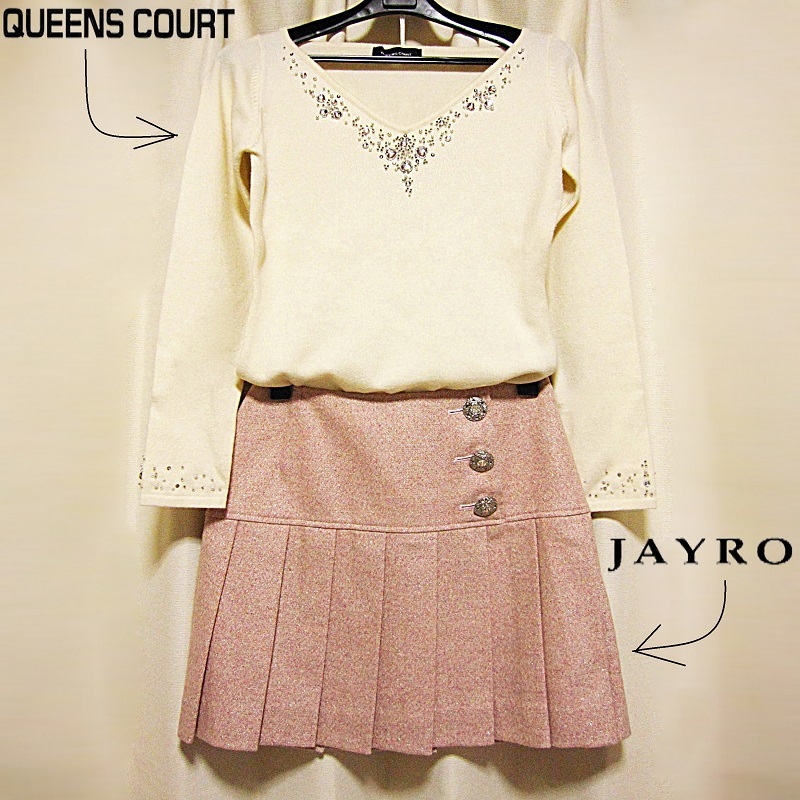 クイーンズコート/ハート型 ビジュー パール Ｖネック ニット キナリ M QUEENS COURT_画像1