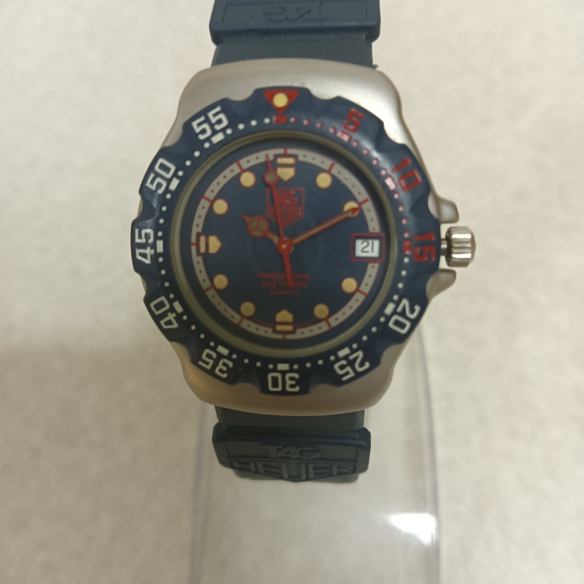 R【TAGHEUER】タグホイヤー  腕時計  WA1210  クォーツ 稼働なし ウレタンベルト ユニセックス スイス 電池切れ ネイビー×赤の画像1