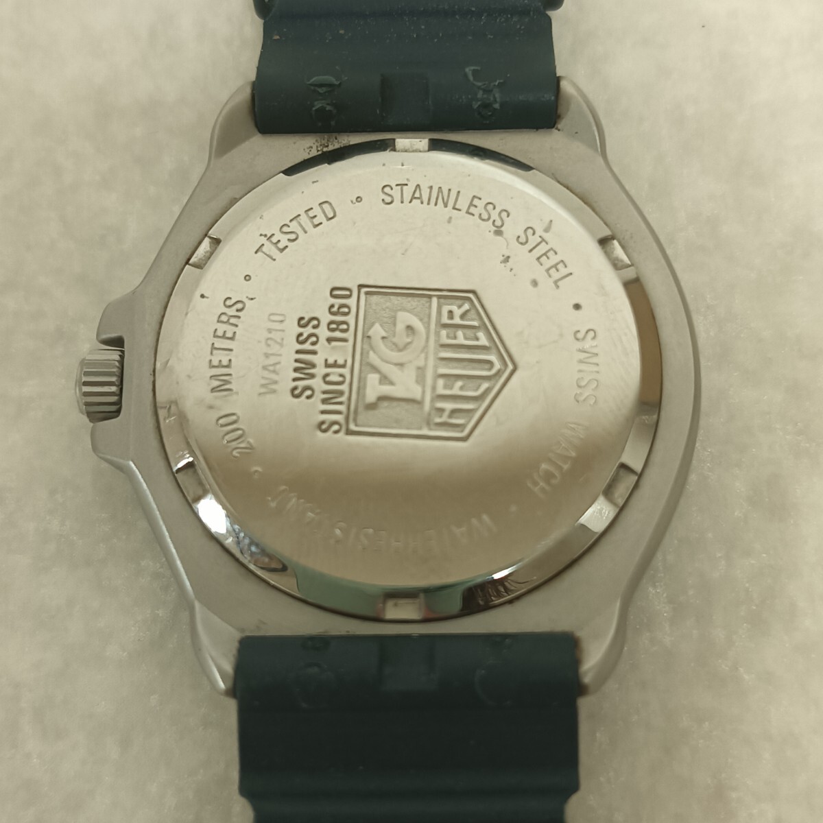 R【TAGHEUER】タグホイヤー  腕時計  WA1210  クォーツ 稼働なし ウレタンベルト ユニセックス スイス 電池切れ ネイビー×赤の画像8