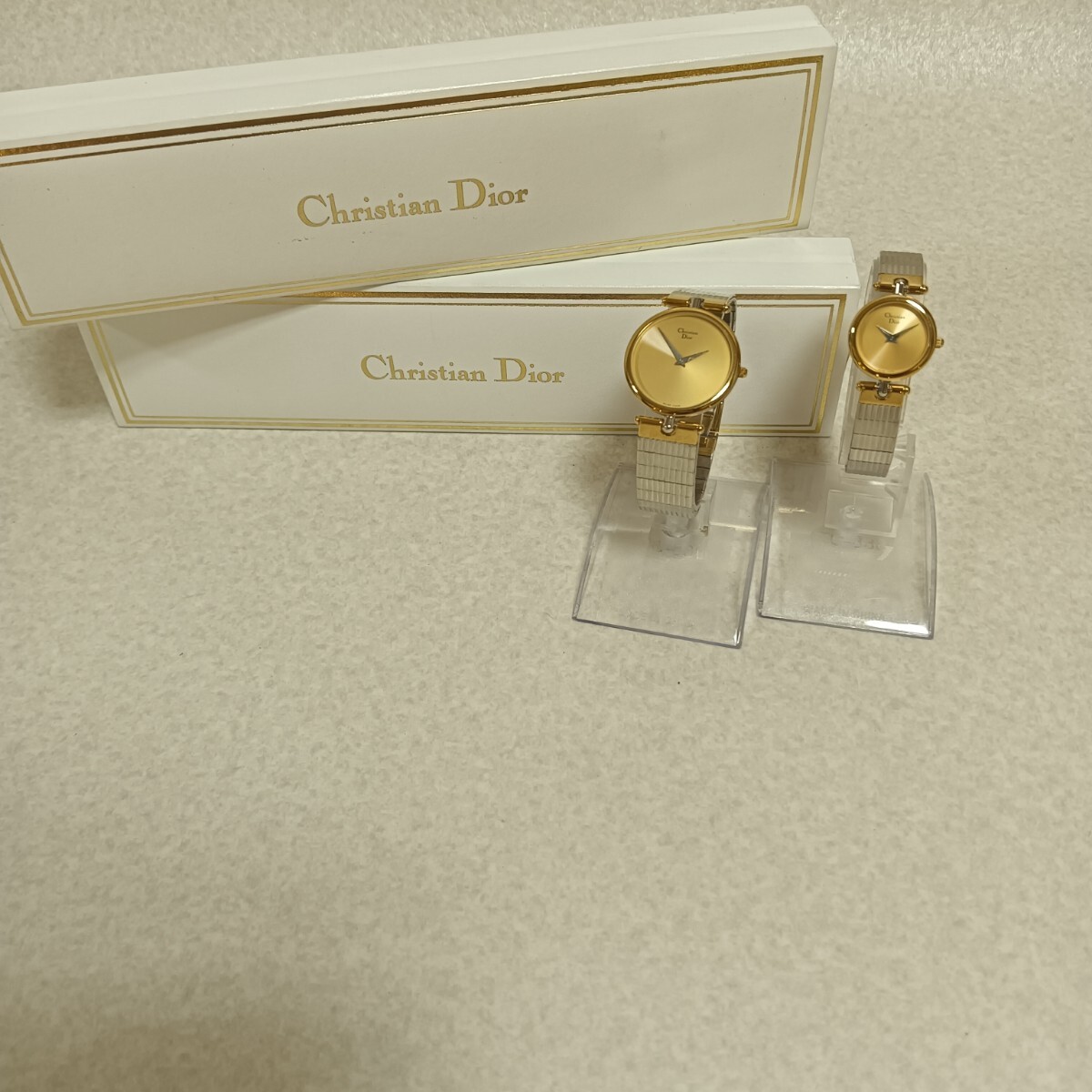 R[ChristianDior] Christian Dior Gold цвет наручные часы кварц разряженная батарея 2 игла пара часы Christian Dior...