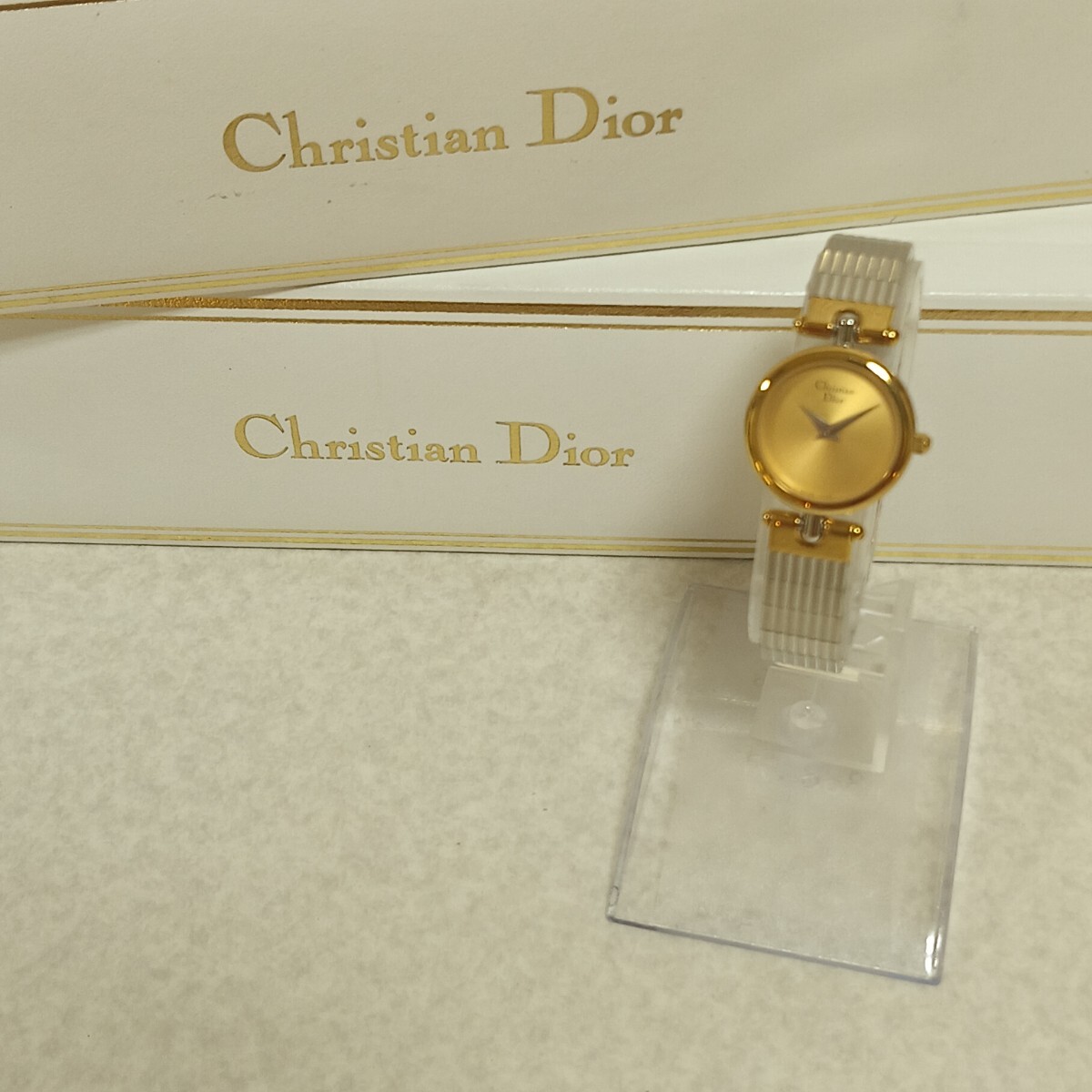 R[ChristianDior] Christian Dior Gold цвет наручные часы кварц разряженная батарея 2 игла пара часы Christian Dior...