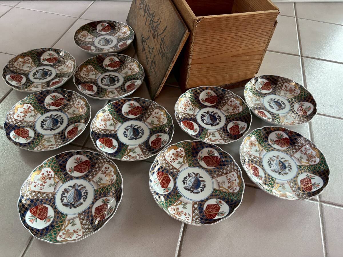 明治 伊万里 7寸皿 21㎝ 10枚 木箱入り 二重角冨 金襴手 六方割絵 見込み桃 桃手 銘々皿 古美術 和食器 アンティーク_画像1