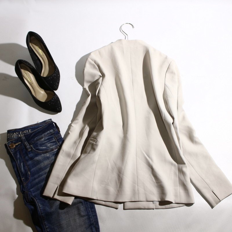 美品 ICB アイシービー 株) オンワード樫山 綺麗め Vネック ジャージ― ジャケット 7号 ライトベージュ ホワイト フォーマル 仕事 春 夏_画像5