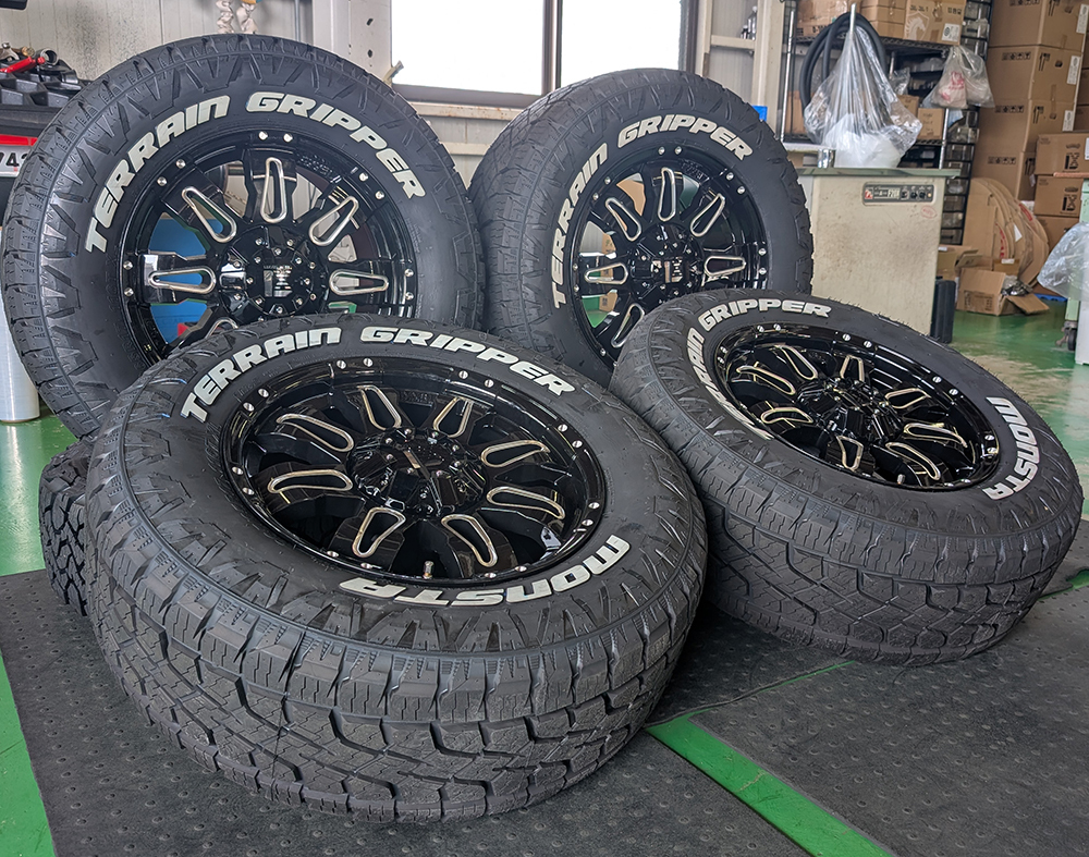ハイラックス プラド パジェロ MONSTA TERRAIN GRIPPER 265/65R17 265/70R17 285/70R17 タイヤホイール 17インチ ホワイトレター 売切_画像8