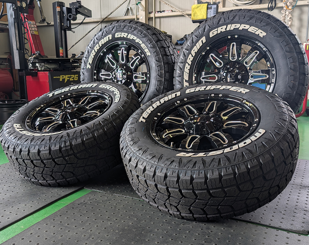 ハイラックス プラド パジェロ MONSTA TERRAIN GRIPPER 265/65R17 265/70R17 285/70R17 タイヤホイール 17インチ ホワイトレター 売切_画像6