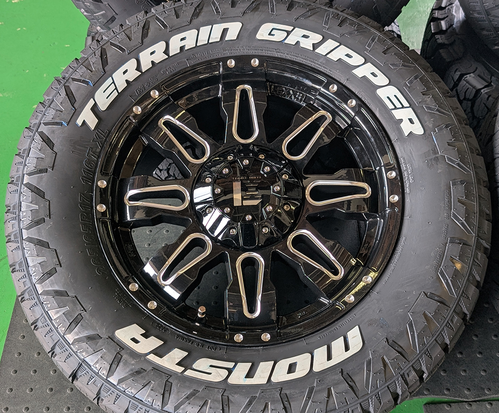 ハイラックス プラド パジェロ MONSTA TERRAIN GRIPPER 265/65R17 265/70R17 285/70R17 タイヤホイール 17インチ ホワイトレター 売切_画像9