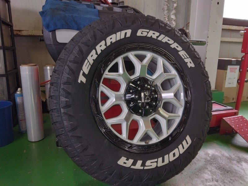 新品4本セット 150プラド FJクルーザー トライトン パジェロ タイヤホイールセット MONSTA テレーングリッパー 265/70R17 17インチ InFerno_画像2