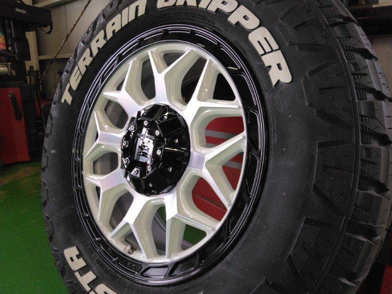 新品 150プラド ハイラックス サーフ トライトン パジェロ タイヤホイールセット MONSTA テレーングリッパー 265/65R17 17インチ InFerno_画像8