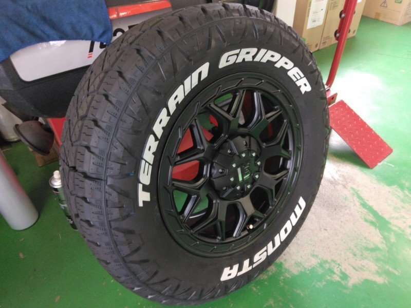 ランクル300 ランクル250 新品 4本 タイヤホイールセット MONSTA テレーングリッパー 265/70R17 285/70R17 17インチ LEXXEL InFerno_画像7