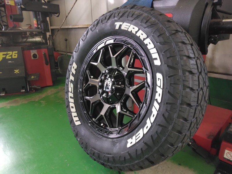 LEXXEL InFerno 17インチ 新品 タイヤホイールセット ランクル 300 250 サマータイヤ MONSTA テレーングリッパー 265/70R17 285/70R17_画像3