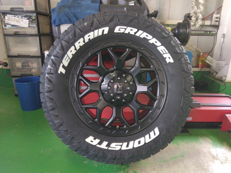 ランクル300 ランクル250 新品 4本 タイヤホイールセット MONSTA テレーングリッパー 265/70R17 285/70R17 17インチ LEXXEL InFerno_画像4