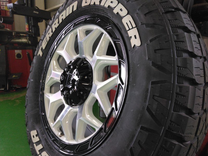 新品4本セット 150プラド FJクルーザー トライトン パジェロ タイヤホイールセット MONSTA テレーングリッパー 265/70R17 17インチ InFerno_画像9