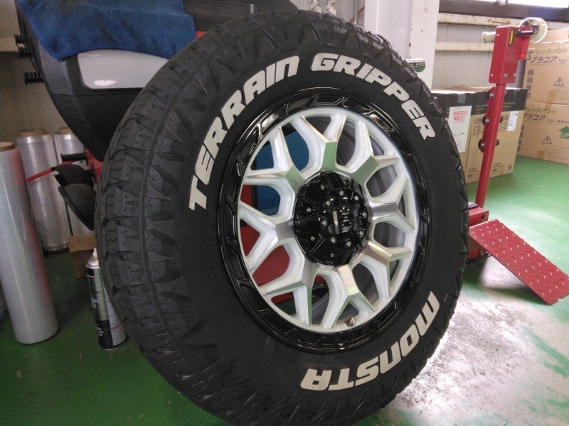 新品4本セット 150プラド FJクルーザー トライトン パジェロ タイヤホイールセット MONSTA テレーングリッパー 265/70R17 17インチ InFerno_画像3