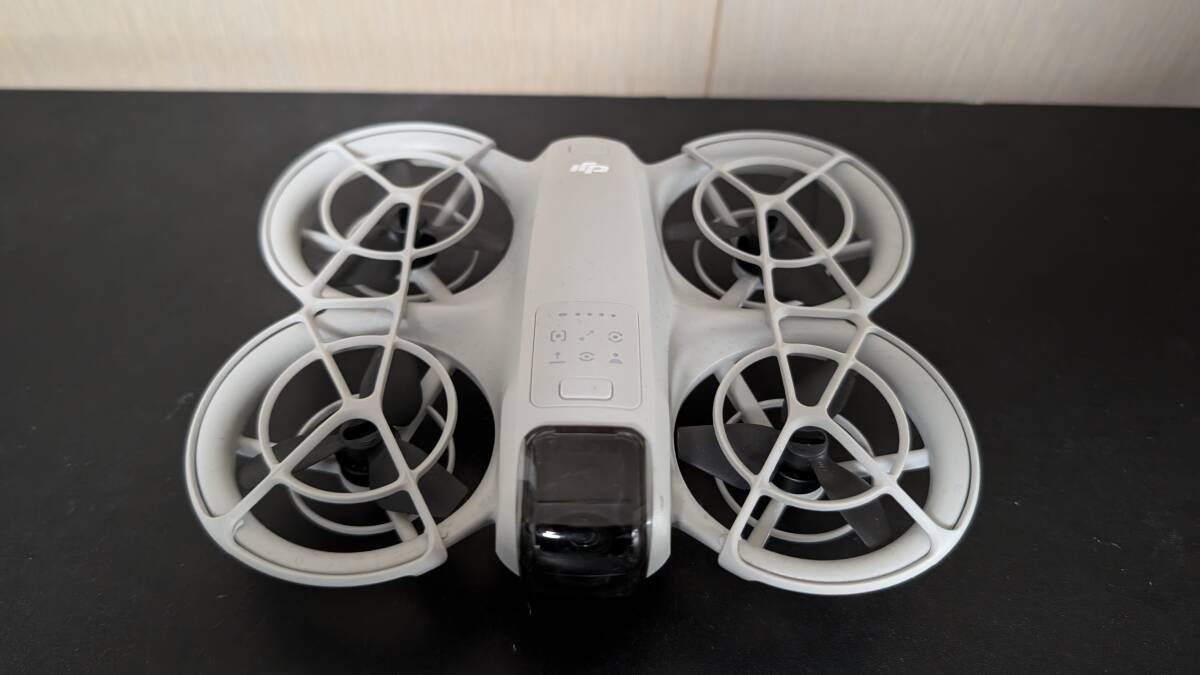 DJI Neo カメラ付きドローン　機体+バッテリー 【ジャンク品】_画像1
