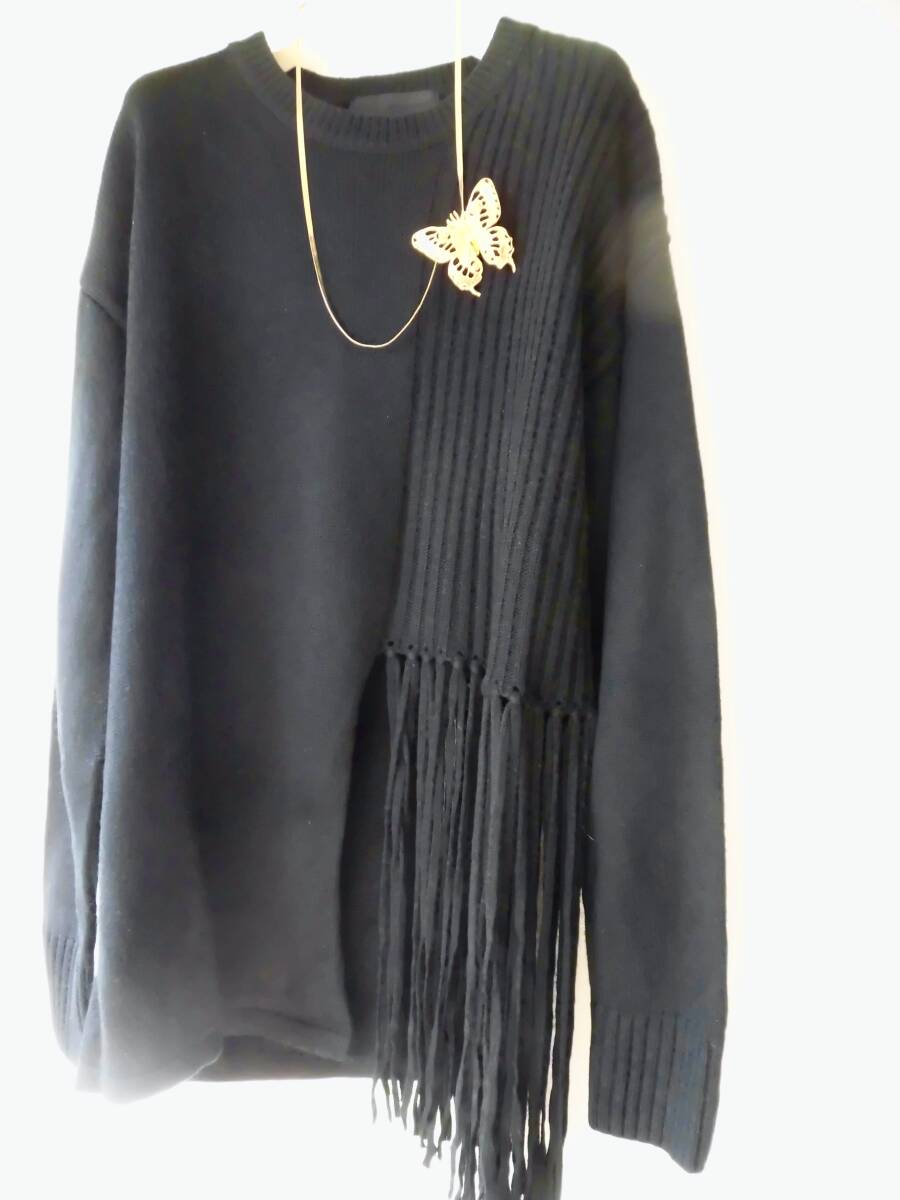 ●MICALLE MICALLE/ ミカーレミカーレ /黒ニット サイドフリンジ アシンメトリー チュニック セーター サイズL相当 _画像2