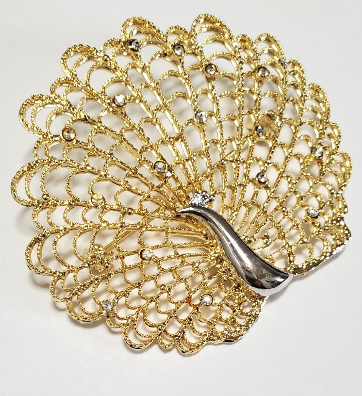 ゴージャス ブローチ ラインストーン ゴールドカラー レディース アクセサリー 15,9g 美品_画像2