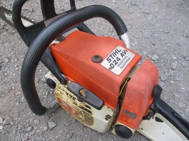 ジャンク品　STIHL　エンジンチェーンソー　024AV?。↗-45）