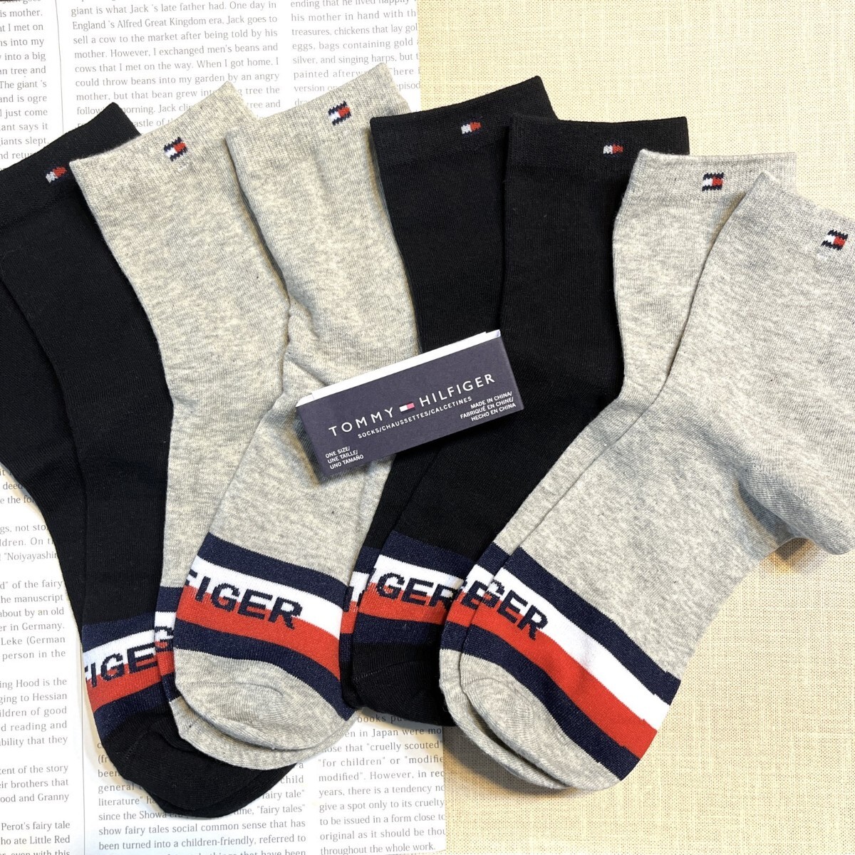 グレー ブラック　4足組 新品 トミー ヒルフィガー ブランド 靴下 ソックス プレゼント ロゴ 正規品　TOMMY HILFIGER メンズ 紳士靴下_画像1