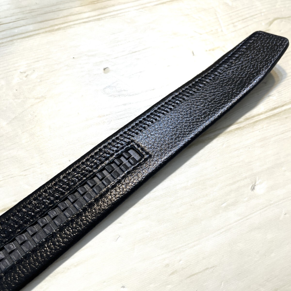 自動サイズ調整 メンズ 新品 黒 レザープレイボーイ フィットバックル ベルト オートロック 穴なし ビジネス 紳士 スーツ 学生 カジュアル_画像8