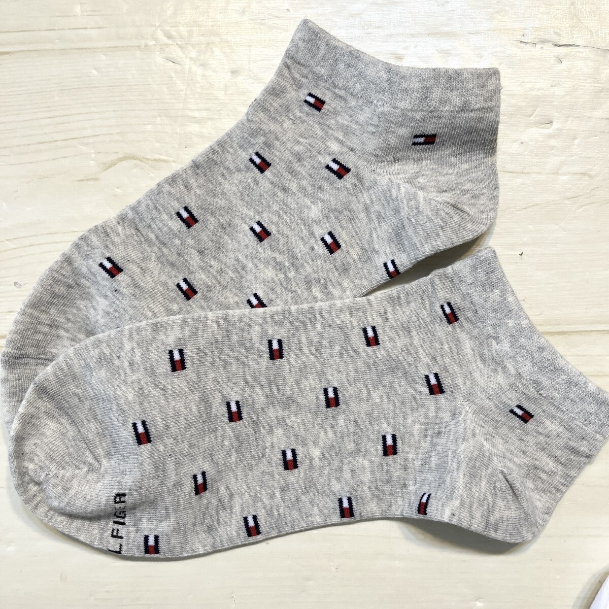 グレー ホワイト ショート 総柄 4足 新品 トミー ヒルフィガー ブランド 靴下 ソックス プレゼント ロゴ TOMMY HILFIGER メンズ レディース_画像4