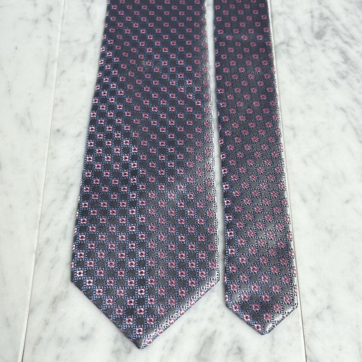 999円～ Charvet ネクタイ グレー 光沢 パターン柄 (GB7)_画像2