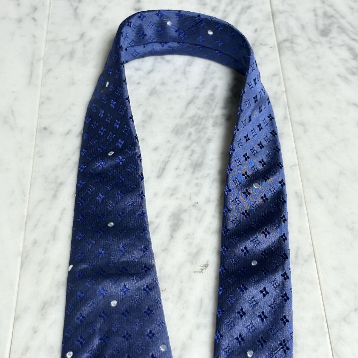 999円～ LOUIS VUITTON ネクタイ ネイビー モノグラム柄 (B15)_画像3