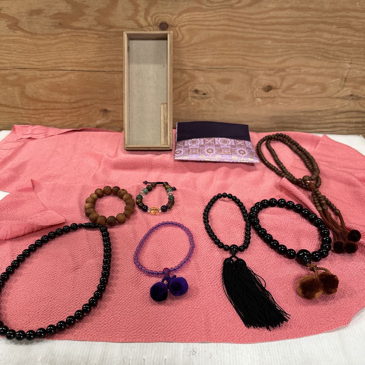 数珠 御念珠 仏具 葬儀 念珠 天然石 法具 法事 アクセサリー ブレスレット 左下ネックレス_画像1