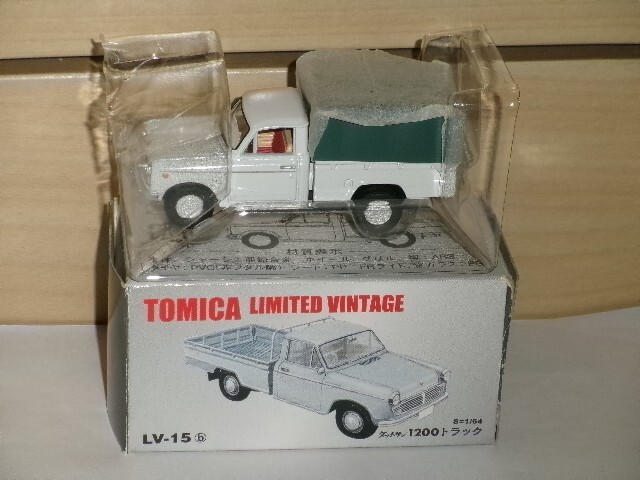 TOMICA LIMITED VINTAGE LV-15b Datsun 1200 грузовик белый [ коробка царапина ]