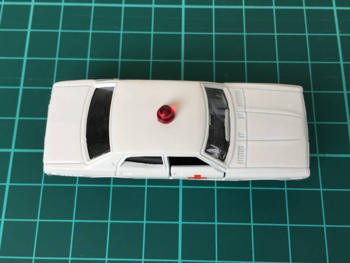 ○[極美品] トミカ 日本製 赤十字車 日産 ニッサン セドリック 2800SGL 赤十字車 日本製 ミニカー tomica 送料安★_画像6