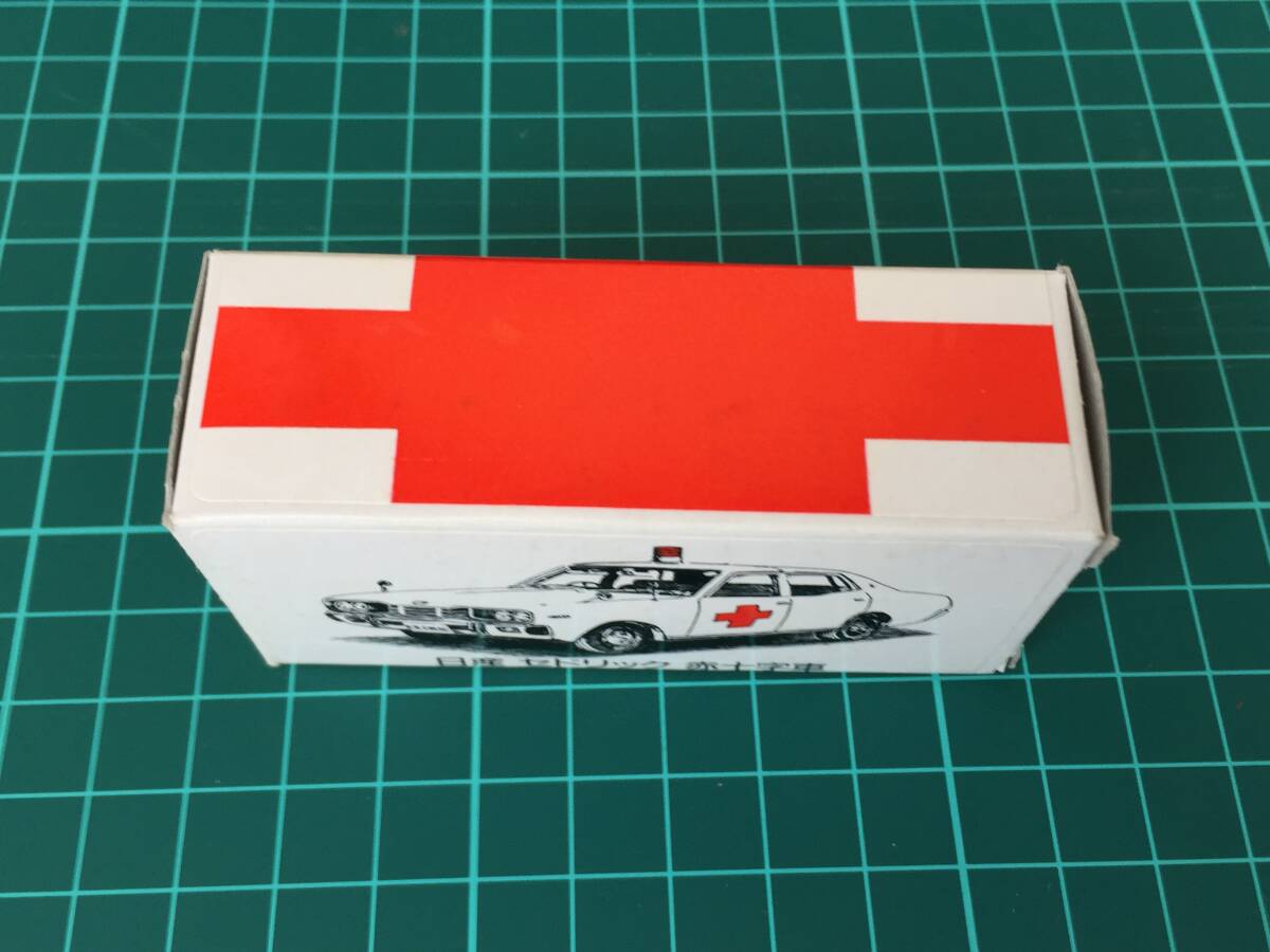 ○[極美品] トミカ 日本製 赤十字車 日産 ニッサン セドリック 2800SGL 赤十字車 日本製 ミニカー tomica 送料安★_画像9