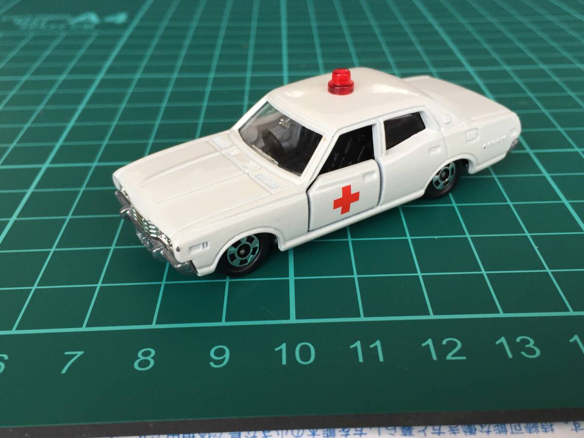 ○[極美品] トミカ 日本製 赤十字車 日産 ニッサン セドリック 2800SGL 赤十字車 日本製 ミニカー tomica 送料安★_画像8