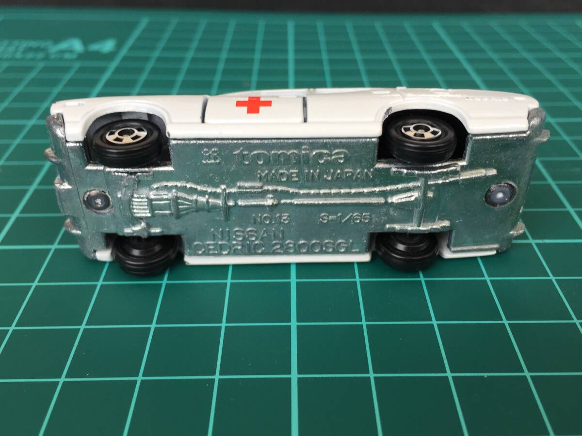 ○[極美品] トミカ 日本製 赤十字車 日産 ニッサン セドリック 2800SGL 赤十字車 日本製 ミニカー tomica 送料安★_画像7