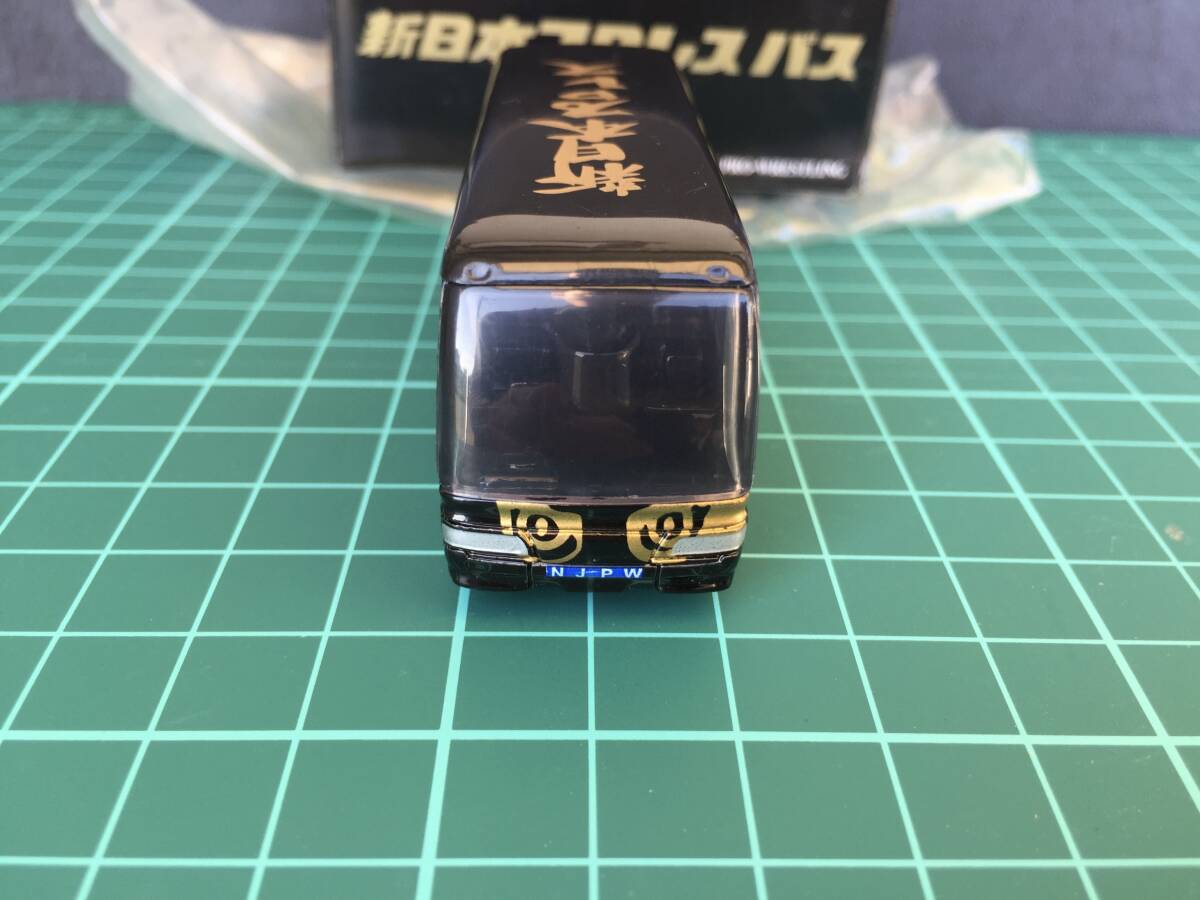 ○トミカ 新日本プロレス バス 1/156 NO. 1 三菱ふそう エアロクイーン MITSUBISHI FUSO AERO QUEEN tomica ミニカー 送料安★_画像2