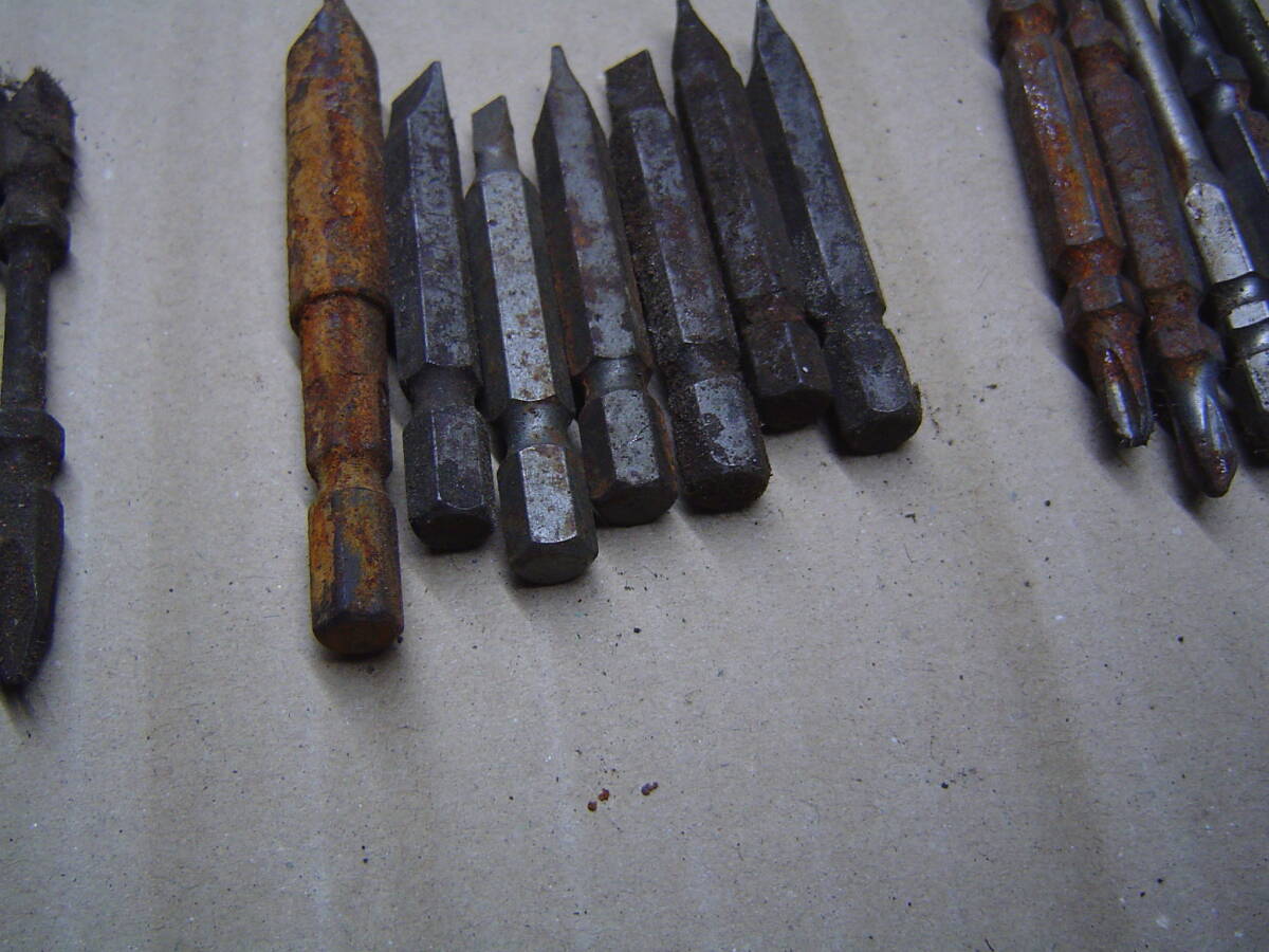K　大量　全部中古　錆多いです　プラスビット　マイナスビット　対辺 六角二面幅寸法6.35mm　インパクトドライバーに取り付けるタイプ_画像3