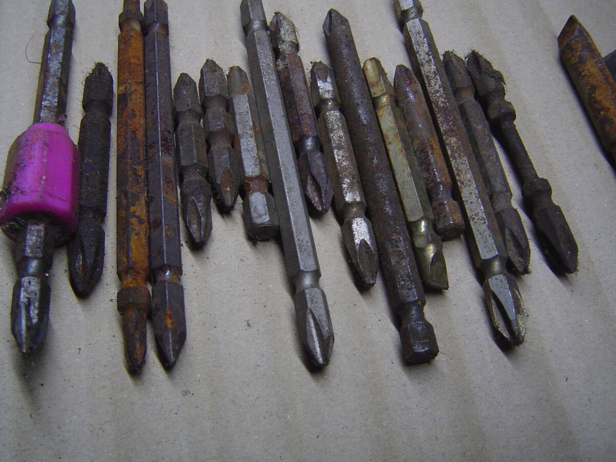 K　大量　全部中古　錆多いです　プラスビット　マイナスビット　対辺 六角二面幅寸法6.35mm　インパクトドライバーに取り付けるタイプ_画像2