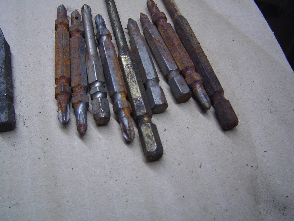 K　大量　全部中古　錆多いです　プラスビット　マイナスビット　対辺 六角二面幅寸法6.35mm　インパクトドライバーに取り付けるタイプ_画像4