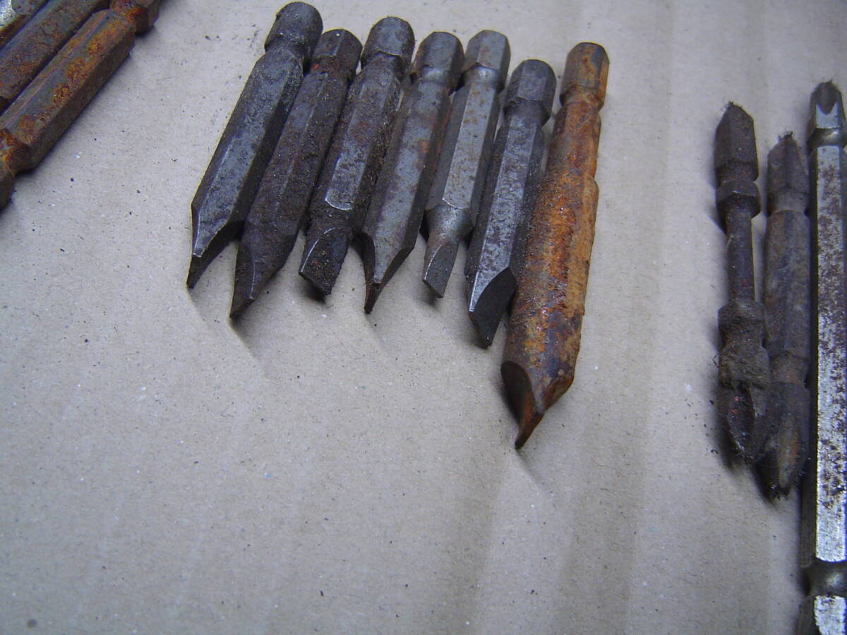 K　大量　全部中古　錆多いです　プラスビット　マイナスビット　対辺 六角二面幅寸法6.35mm　インパクトドライバーに取り付けるタイプ_画像6