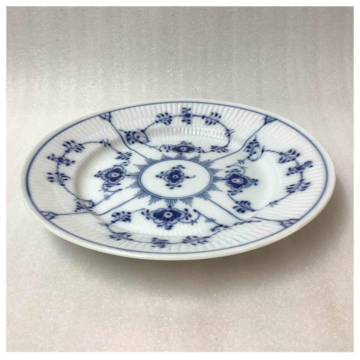 ROYAL COPENHAGEN ロイヤルコペンハーゲン ブルーフルーテッド ハーフレース 19㎝プレート 3枚 良品_画像3