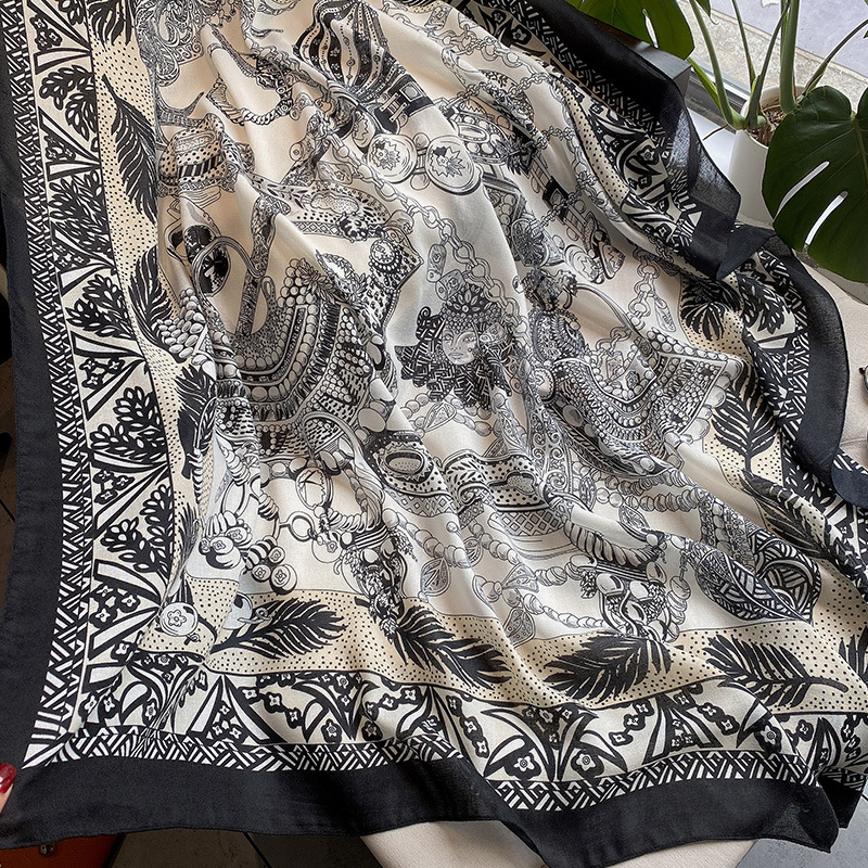 【J-11】新品 レディース ショール紫外線 マフラー大判 春 夏 秋 冬 用正方形 130×130cm冷房対策ストール_画像2