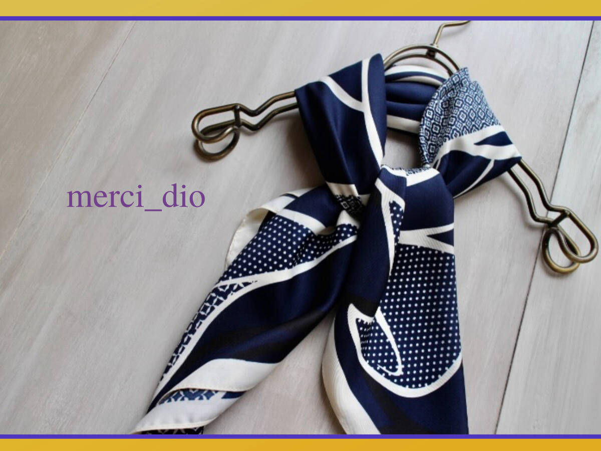 シップス SHIPS 幾何学 フラワー 大判スカーフ ストール シルク混 ネイビー ホワイト 小紋柄 新品 未使用 トゥモローランド wai_画像5