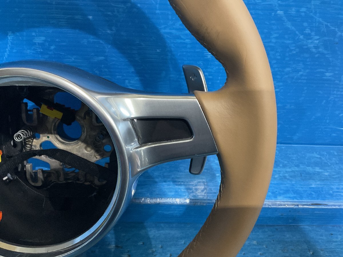 ② PORSCHE Cayman GT4 ABA-981MA123 ハンドル レザー革 ホーンパッド・モジュール欠品 パドルシフト付 (A6-201 135123) _画像5