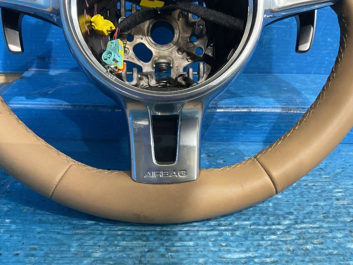 ② PORSCHE Cayman GT4 ABA-981MA123 ハンドル レザー革 ホーンパッド・モジュール欠品 パドルシフト付 (A6-201 135123) _画像6