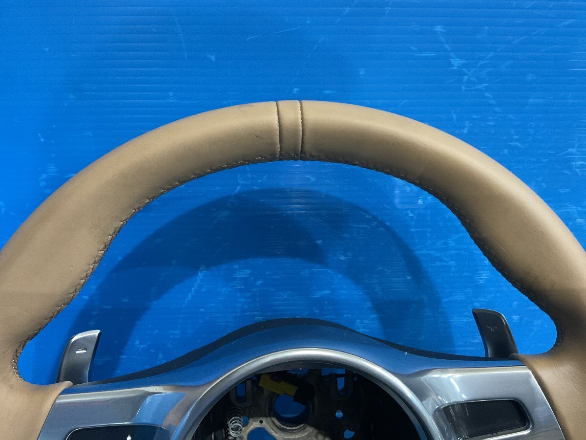 ② PORSCHE Cayman GT4 ABA-981MA123 ハンドル レザー革 ホーンパッド・モジュール欠品 パドルシフト付 (A6-201 135123) _画像3