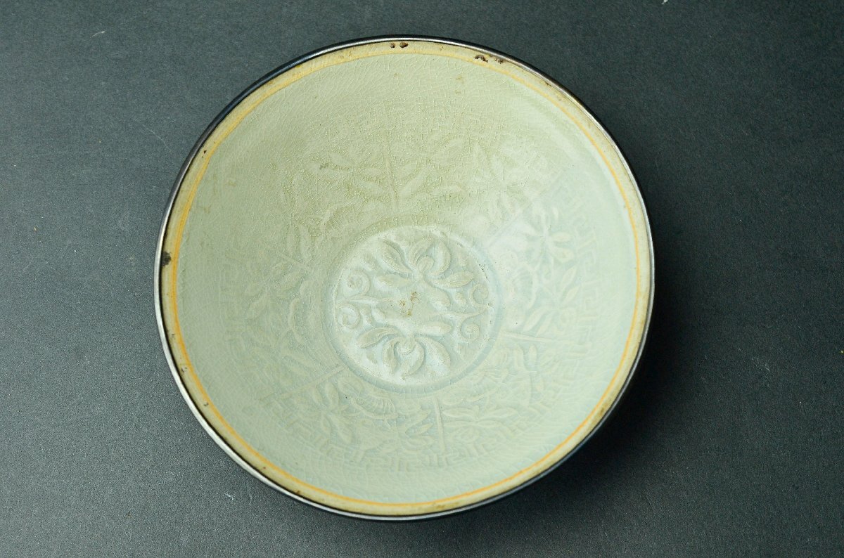 【YB】宋代青白磁陰刻銀覆輪花草紋碗・影青包銀刻花草紋鉢・桐箱付属 上りの良い作品。 ★中国南宋古玩骨董25Y913の画像3
