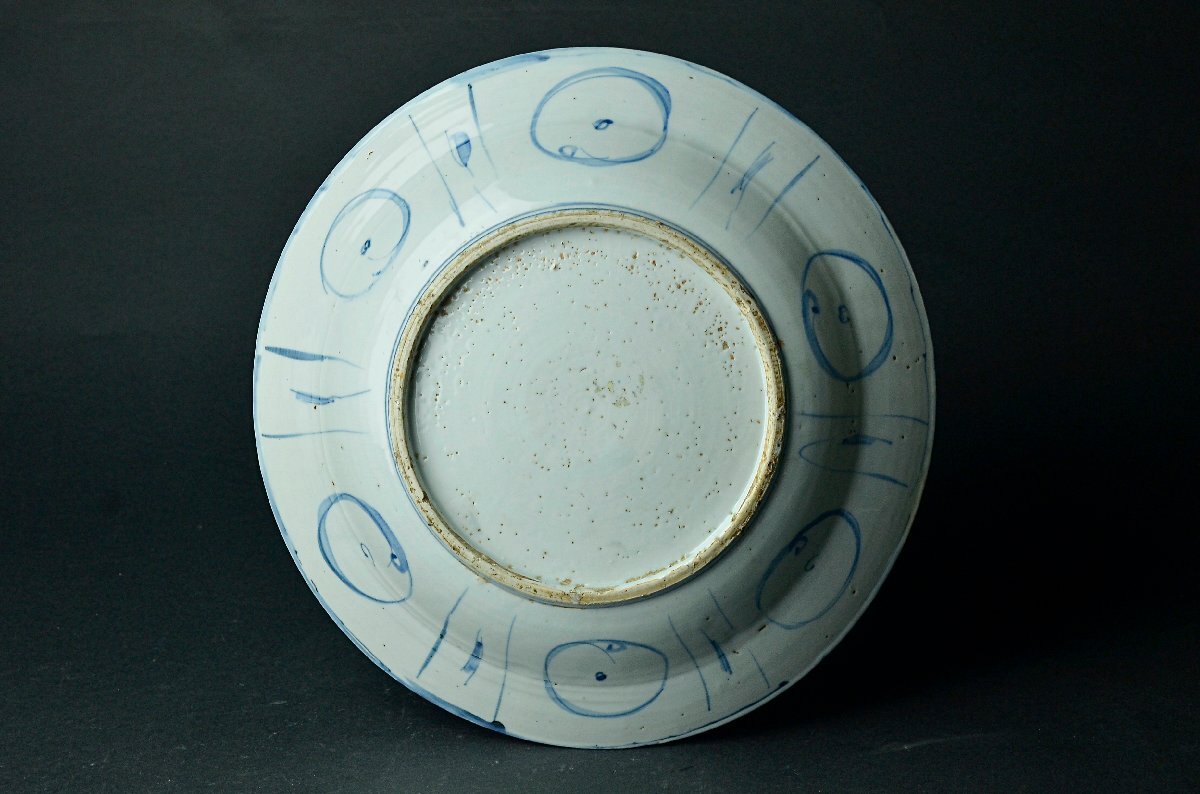 【YB】明代古染付芙蓉手山水図寶尽紋大盤・明代青花芙蓉手松下人物寶尽紋大盤・上りの良い作品・古桐箱付属 ★中国古玩骨董25Y965の画像7