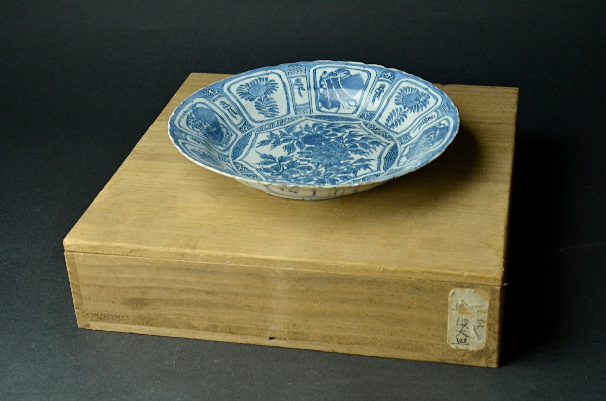 【YB】明代古染付芙蓉手花草寶尽紋大盤・明代青花芙蓉手花草寶尽紋盤・径28.1cm・古桐箱付属 ★中国古玩骨董25Y994の画像8