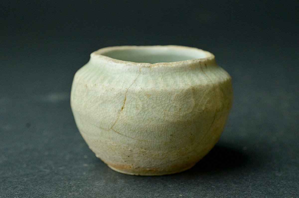 【YB】宋代青白磁刻草紋蓋付小罐・影青小壺・茶入・桐箱付属 ★中国古玩骨董25Y976-1の画像4