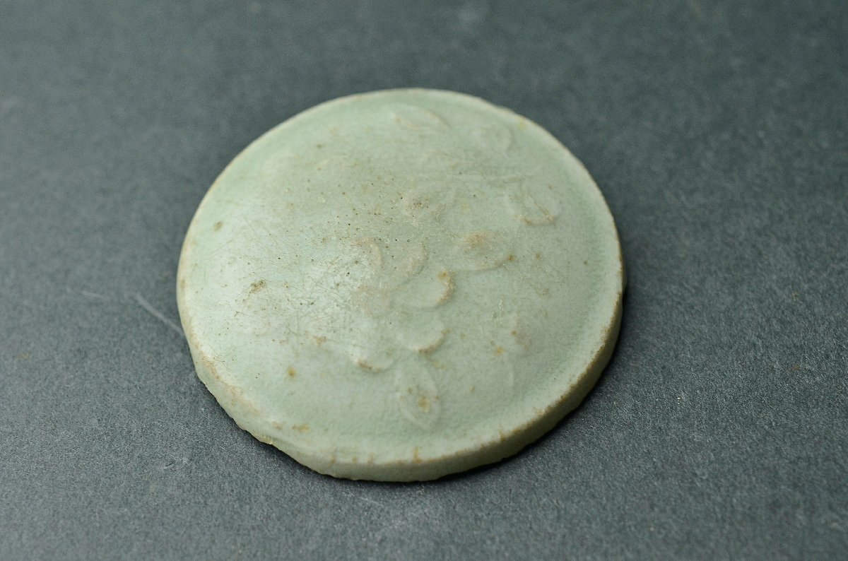 【YB】宋代青白磁刻草紋蓋付小罐・影青小壺・茶入・桐箱付属 ★中国古玩骨董25Y976-1の画像6