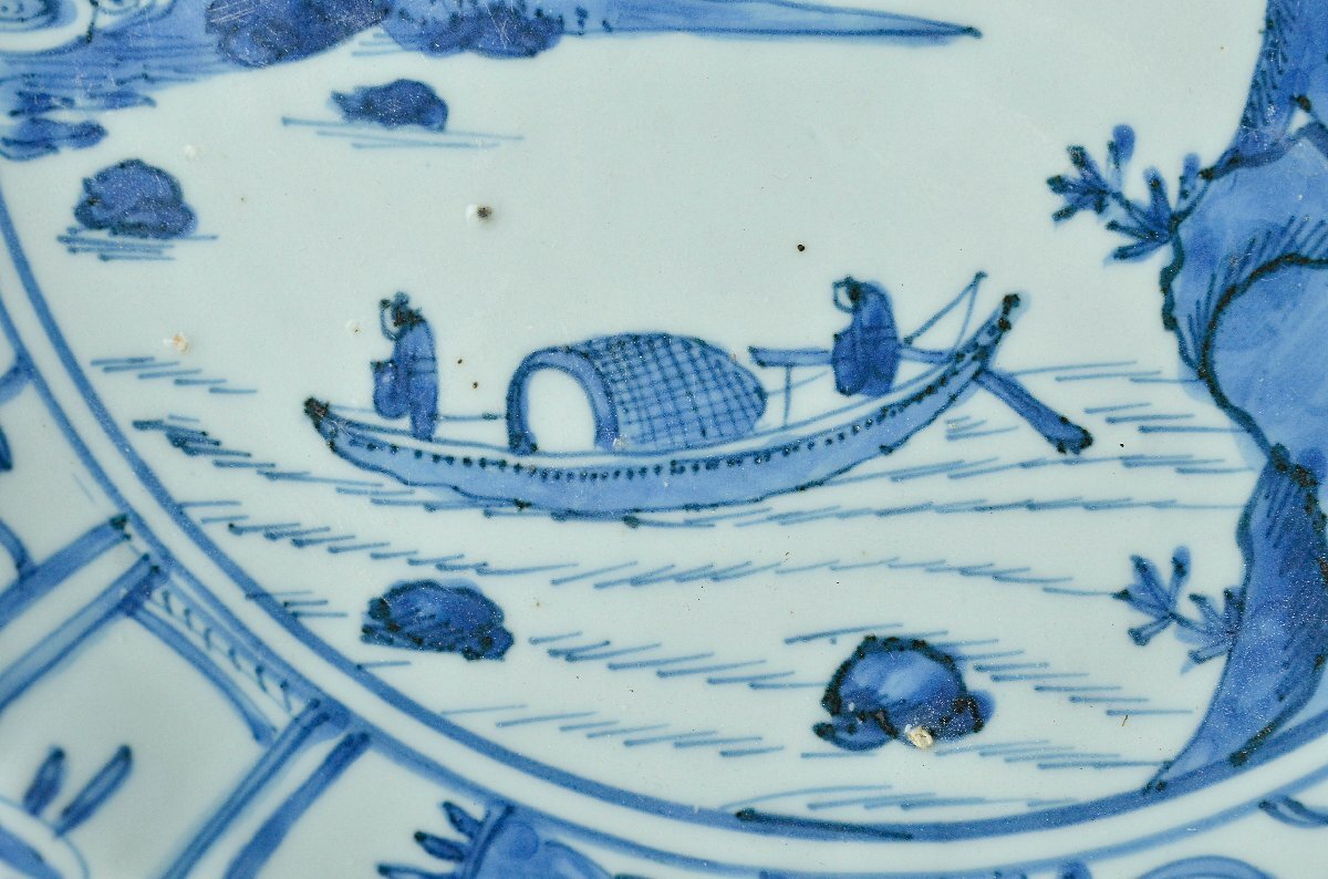 【YB】明代古染付芙蓉手山水図寶尽紋大盤・明代青花芙蓉手松下人物寶尽紋大盤・上りの良い作品・古桐箱付属 ★中国古玩骨董25Y965の画像2